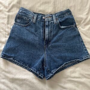 Levi’s mom jean shorts